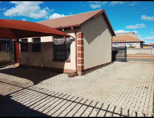 2 BEDROOM HOUSE FOR SALE IN VANDERBIJLPARK CE 4